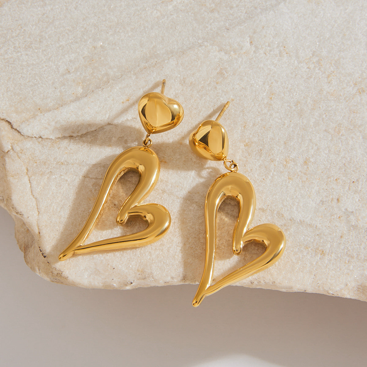 Venus Heart Earrings in Gold